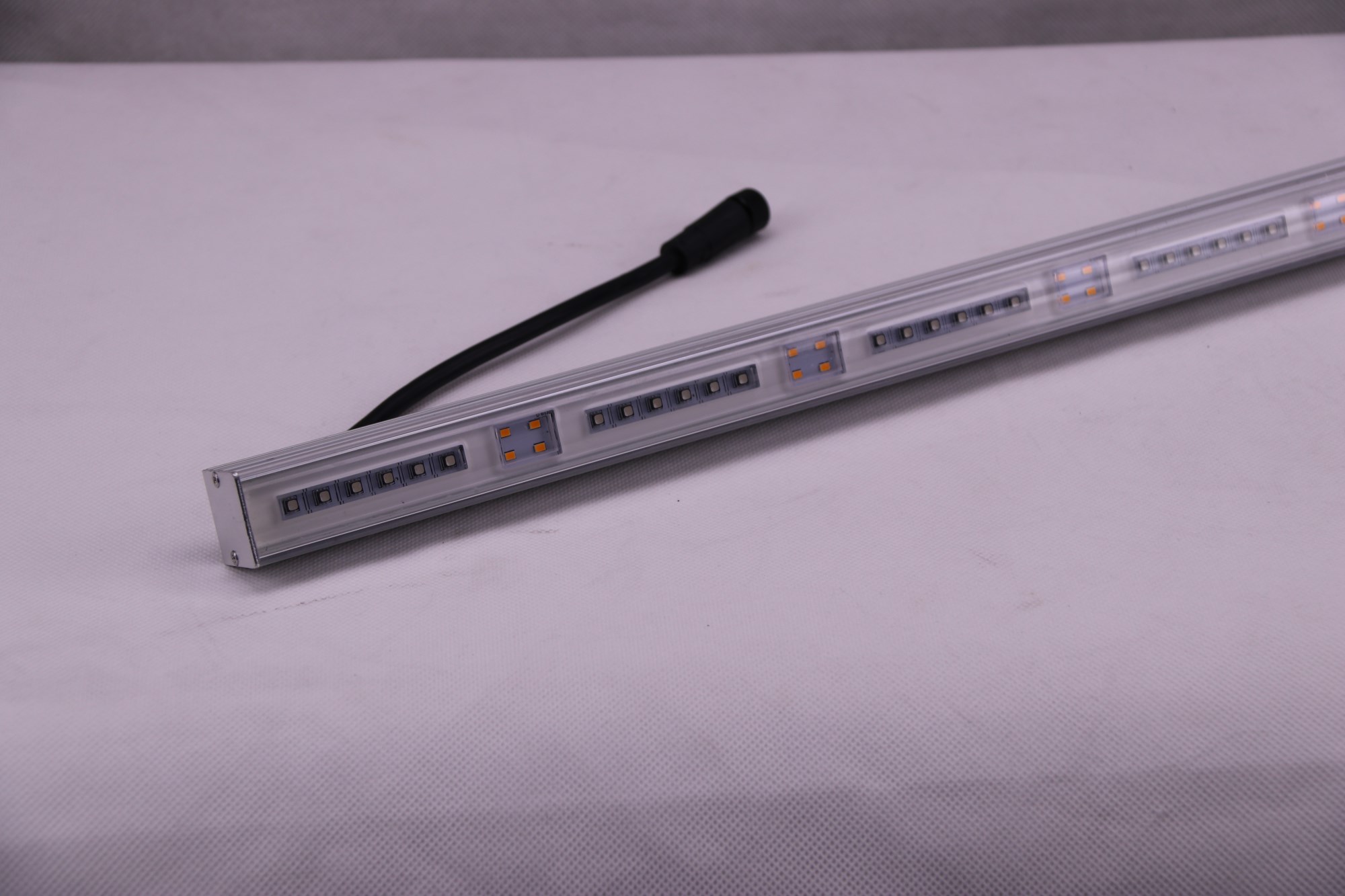 吉豐光電為你講解LED線型燈的色容差是什么？